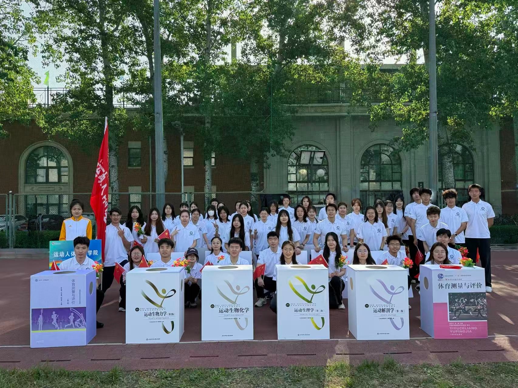 我院参加学校第56届田径运动会入场式候场方阵合影_副本.jpg